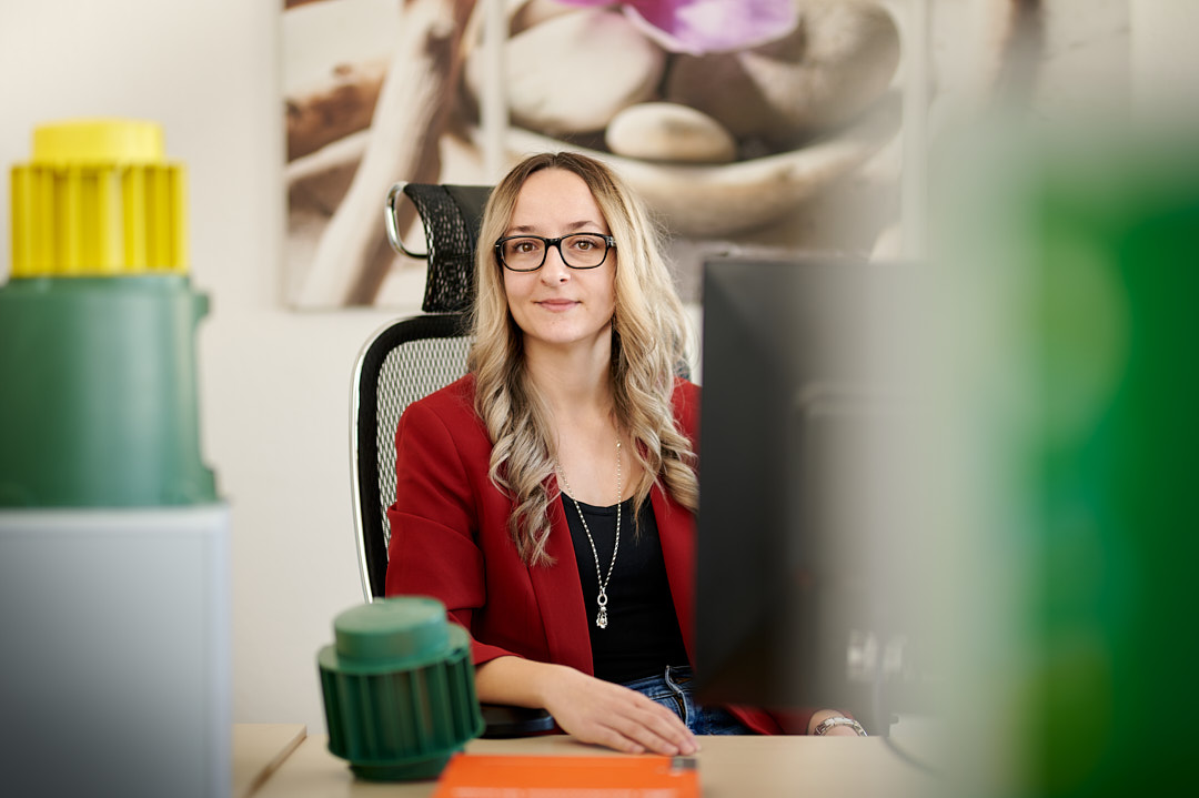 Nina Scheuring, Mitarbeiterin im Einkauf und Qualitätsmanagement bei der ball-b GmbH