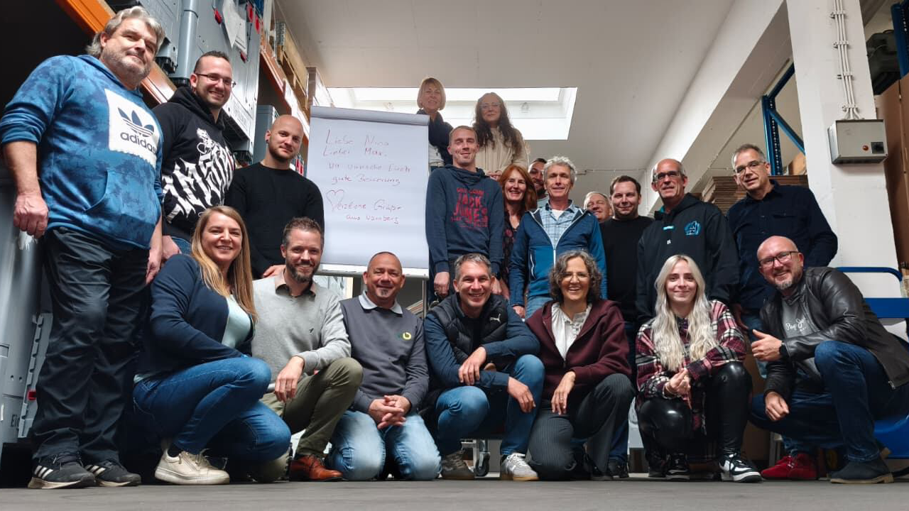 Gruppenbild der Mitarbeiter von ball-b
